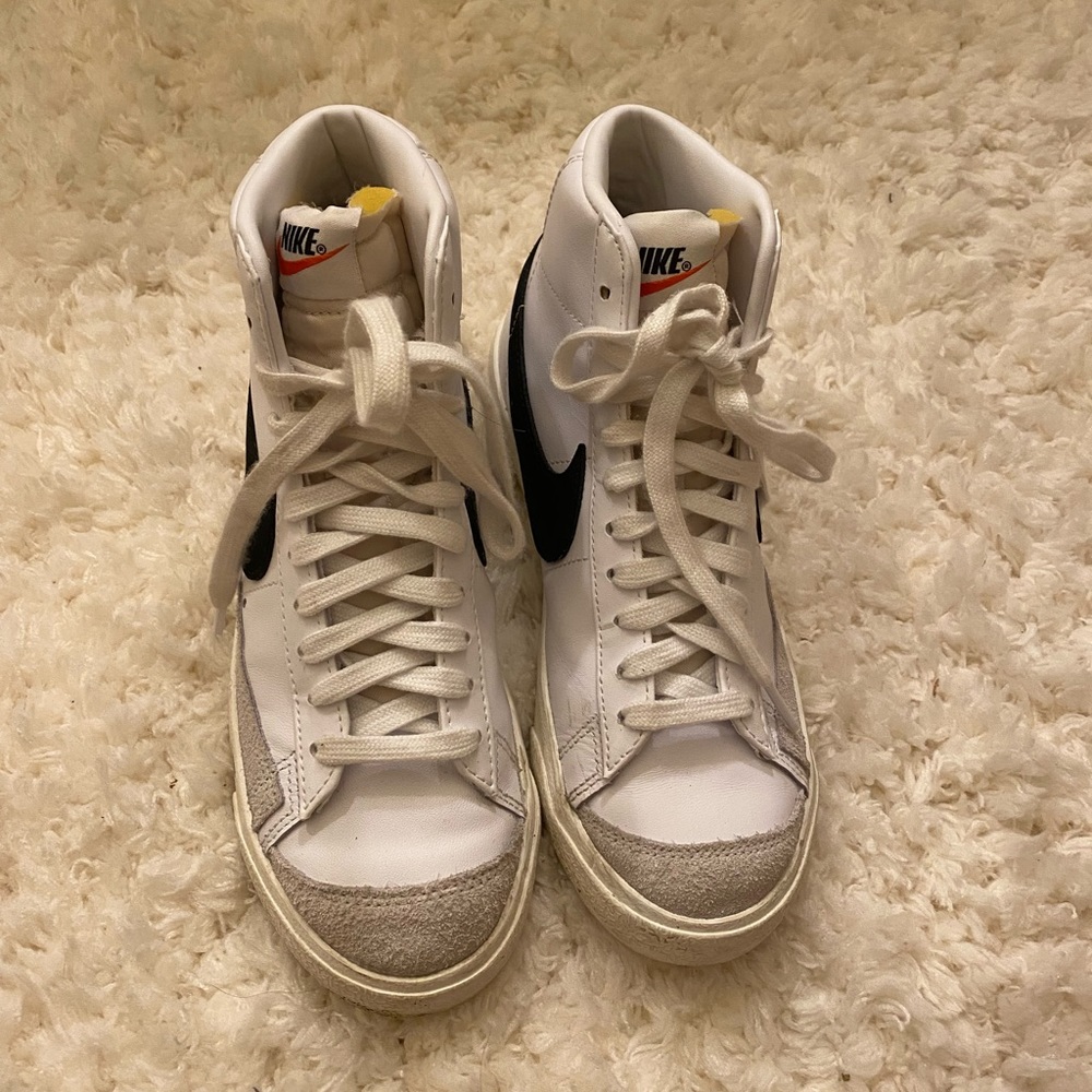 VINTAGE NIKE MID BLAZERS